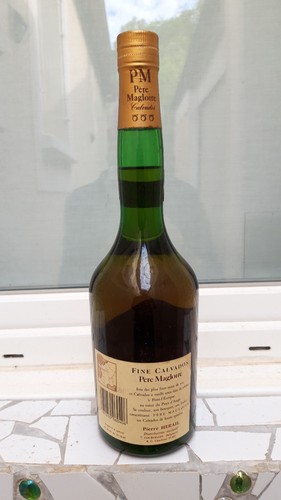 Une bouteille fine - , du