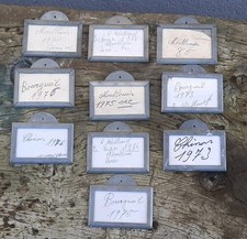 LOT DE 10 ANCIENS PORTES ETIQUETTES VIN EN ZINC 