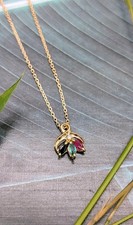 Collier or pendentif serti de rubis saphir émeraude et diamant Or 750 Millième 