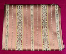 Tissu ancien satin jacquard style Louis XVI rose larg 140 cm x H 220 cm    C905