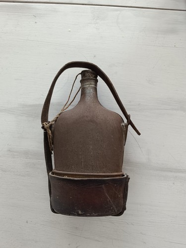 Une gourde avec cuire