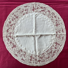 Napperon ancien en lin brodé