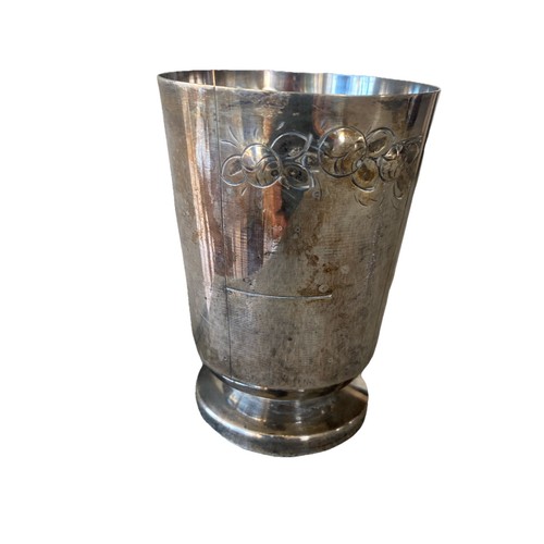 Gobelet timbale sur piedouche - sur,