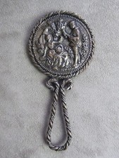 PETIT MIROIR face à main, décor de scène galante.