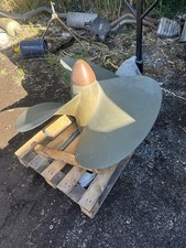 Table basse hélice en bronze massif  avec plateau en plexi 