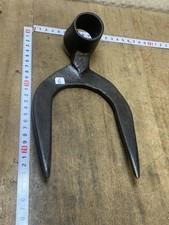 Croc OUTIL ancien 19ème forgé de jardinage  jardin, agriculture. ( Réf n° 6)