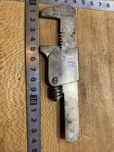 382 old tool outil - tool,