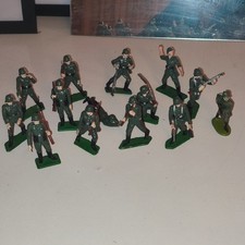 STARLUX  Lot de 13 Soldats ARMEE ALLEMANDE WWII et 1 Quiralu