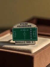 Pin's ancien Stade Vélodrome vintage pour collectionneur football Marseille rétr