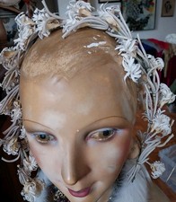 Ancienne guirlande de fleurs anciennes en tissu . Ideale pour faire une jolie...