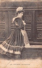 29-PONT AVEN FOLKLORE DEVANT