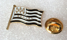 Pin's lapel pins  Vintage  drapeau Bretagne version N°1  (+ en vente)
