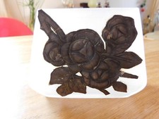 ancien vase avec application d'étain décor de fleurs