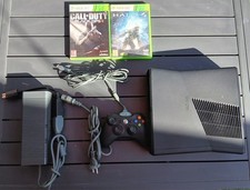 Lot Console XBOX 360 Slim + cables + manette + 2 Jeux