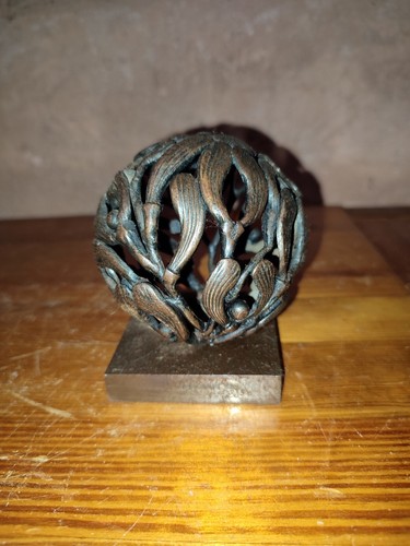 Sculpture boule gui fer - de,