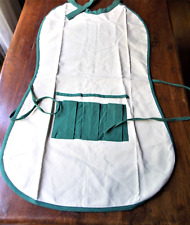 TABLIER SUR BELLE TOILE ECRUE A  POCHES POUR LE JARDIN ET BARBECUE