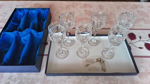 Verres vin les - les, grands