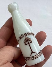 ANCIENNE BOUTEILLE EAU BENITE LA TASSÉE DU CHAPITRE 36 RUE ST LOUIS EN L’ILE