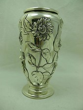 Original vase en métal argenté, Marcello Giorgio, signé sous le pied.