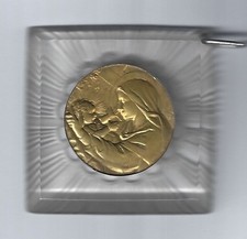 Médaille de Berceau Vierge et Enfant Jésus en métal doré