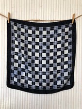 Foulard Carré de soie Carreaux Damier Noir Gris Blanc Cadeau pour Femme FO269