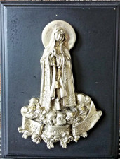 Icône de la vierge marie notre-dame de fatima en métal sur plaque en bois