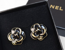 Boucles d'Oreilles, Bijou promotionnel de parfumeur fantaisie CCamélia