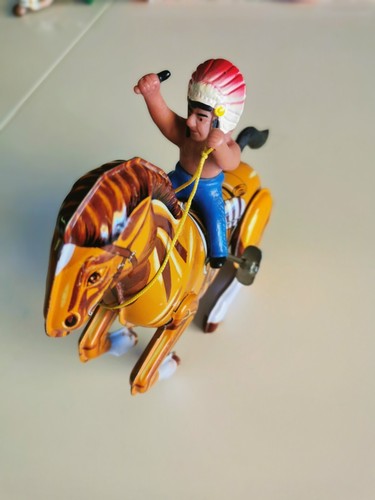 Ancien jouet mécanique - ,