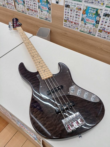 Guitare basse électrique