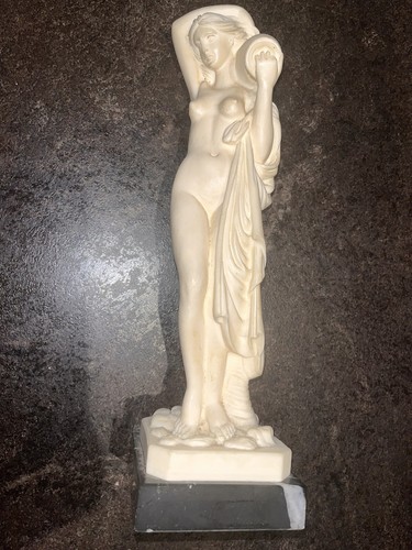 B01 statuette albâtre signée - b01-statuette,
