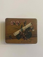 boîte en bois ancienne ( d olivier ?) avec dessin fait main sur le dessus  