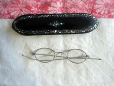 étui à lunettes ancien, avec lunettes d'origine, incrusté nacre