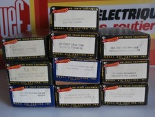 NEUFS USA LOT DE 10 WAGONS DIVERSES COMPAGNIES ROUNDHOUSE