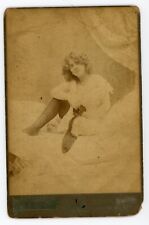 PHOTO CABINET carte album, Emera Bruxelles une femme au réveil chambre lit bas