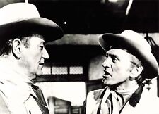 PHOTO PRESSE CINEMA TELEVISION RTBF JOHN WAYNE KIRK DOUGLAS DANS CARAVANE EN FEU