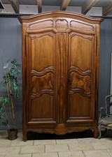 Grande Armoire 18 ème Louis XV en Noyer Chapeau Gendarme H 260 lingère penderie