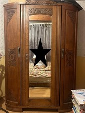 Armoire ancienne en bois massif – charme ancien, robuste et authentique 