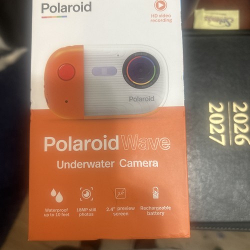 Polaroid wave underwater - polaroid,