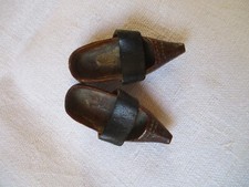 Sabots minuscules en bois de