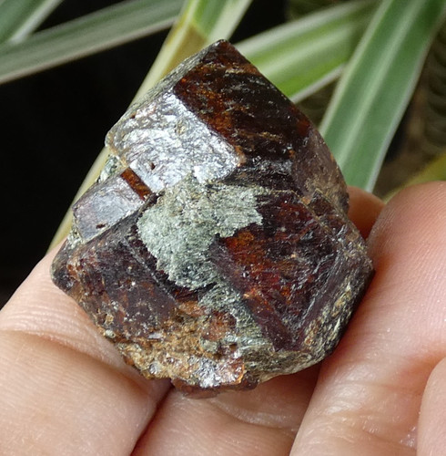 Grenat almandin cristallisé - grenat,