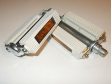 pédale blanche type LYOTARD (la paire) vélo ville vintage filetage BSC