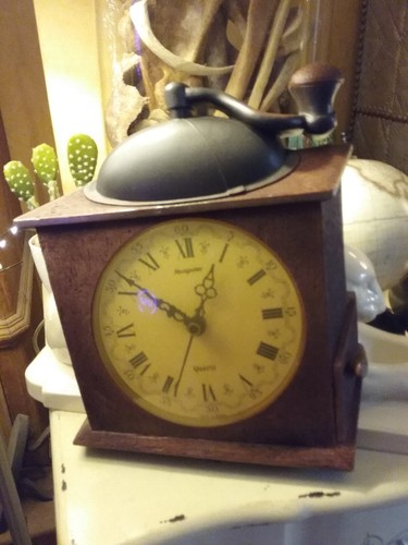 Horloge vintage forme moulin - horloge, vintage,