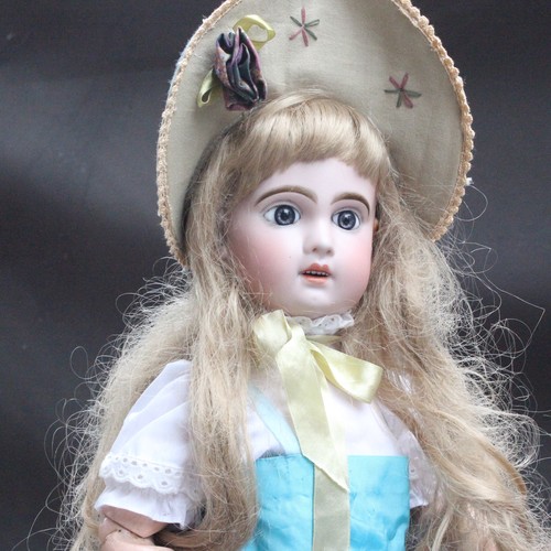 Robe poupée ancienne avec - de,