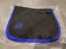 UN TAPIS DE SOUS SELLE CHEVAL