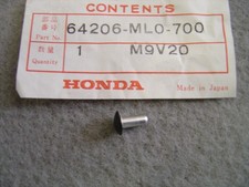 Rivet dans montage carénage ou bulle VFR400R RC30 RC45 HONDA 64206-ML0-700