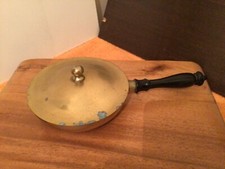 Petite poêle en laiton et