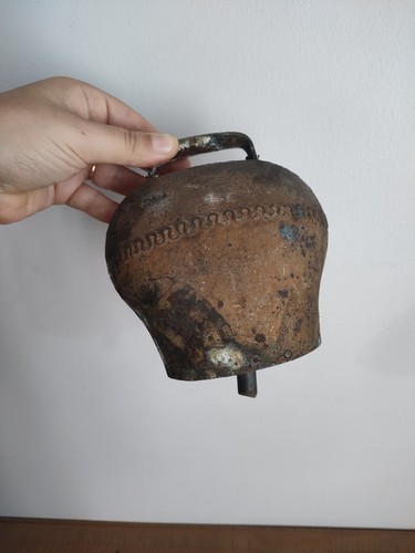 Ancienne grosse cloche - grosse, de