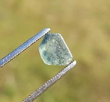 Saphir bleu brut de Madagascar