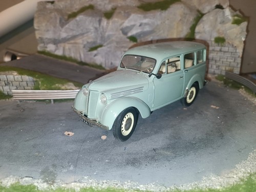 Norev renault juvaquatre - 1/18,