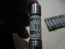 LOT DE 8 FUSIBLES CARTOUCHE 25 Ampères(10X38) C63 210 400V,ancien stock neuf  